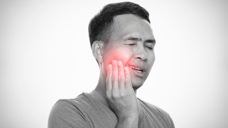 Thời gian có thể ăn cơm trở lại sau nhổ răng phụ thuộc nhiều yếu tố