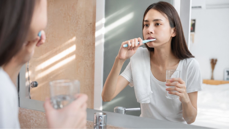 Vệ sinh răng miệng theo hướng dẫn của bác sĩ