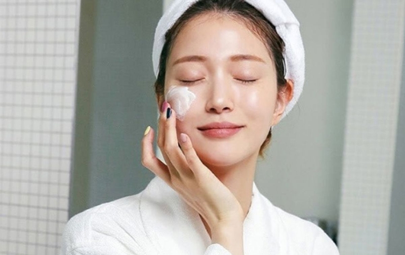 sau-khi-peel-da-co-nen-rua-mat-khong 3.jpg