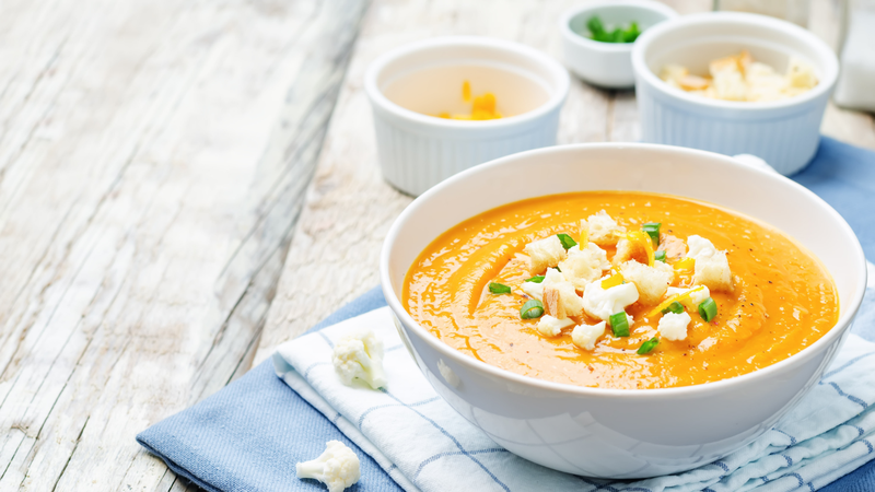 Sau khi phẫu thuật cắt lợi 1 - 2 ngày bạn nên ăn thực phẩm mềm như cháo, súp,...