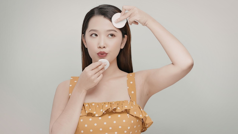 Cần tẩy trang và làm sạch da mặt trước khi rửa mặt bằng nước muối