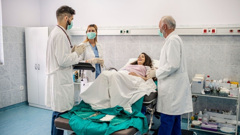 Bí tiểu sau sinh là tình trạng khá phổ biến, có thể gặp ở cả sinh thường và sinh mổ