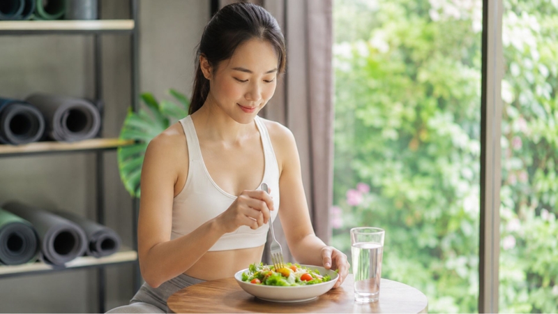Sau khi tập yoga bao lâu thì được ăn phụ thuộc vào cường độ, thời gian luyện tập