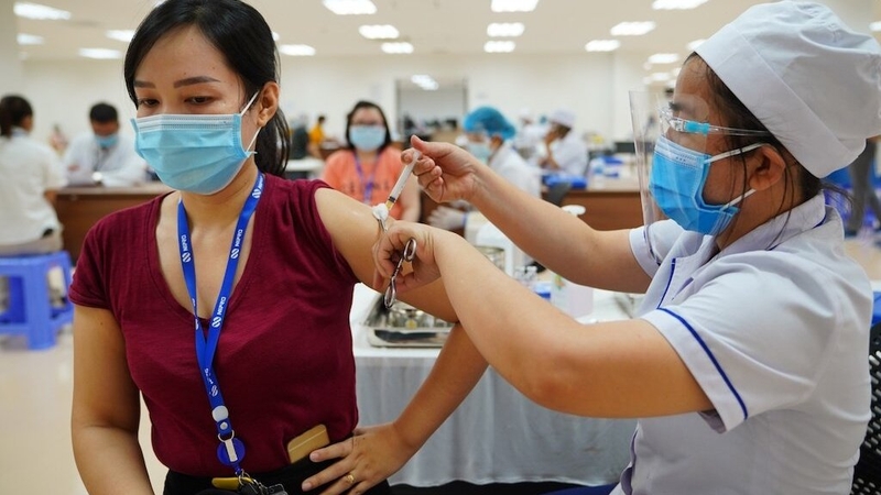 sau-khi-tiem-vaccin-covid-19-co-can-kieng-gi-khong 1.jpg