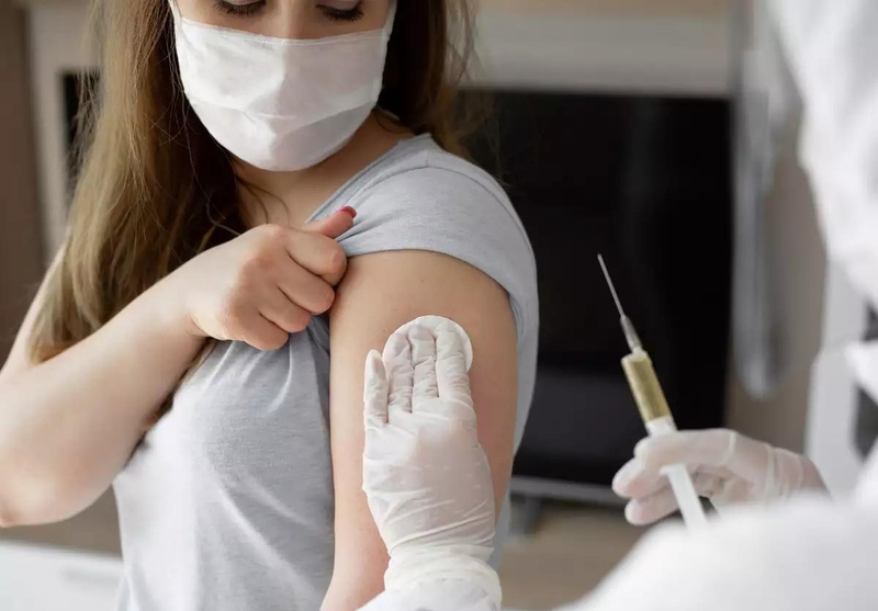 Sau khi tiêm vacxin bị sốt nên xử trí thế nào? 1