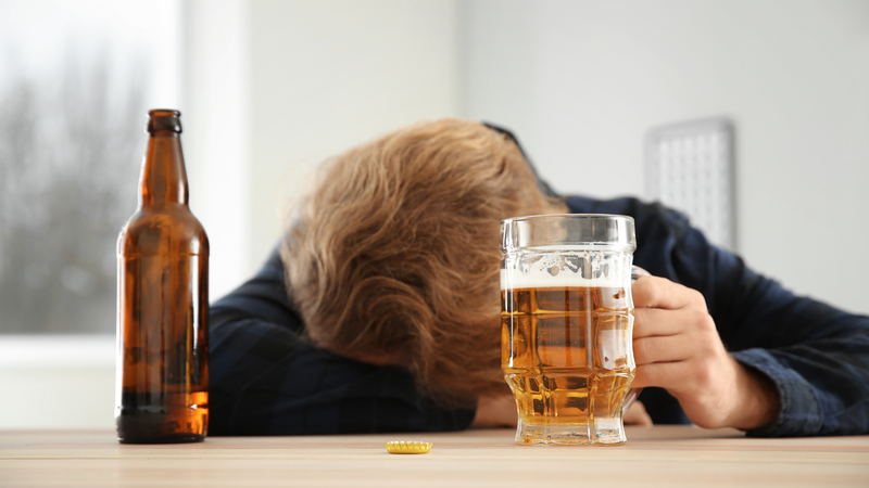 Sau khi uống rượu bao lâu thì được uống thuốc? 3