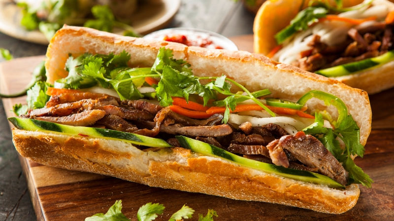 Sau khi xỏ khuyên có được ăn bánh mì không? 1