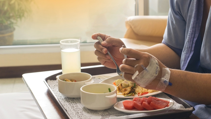 Sau mổ khớp háng nên ăn gì 0