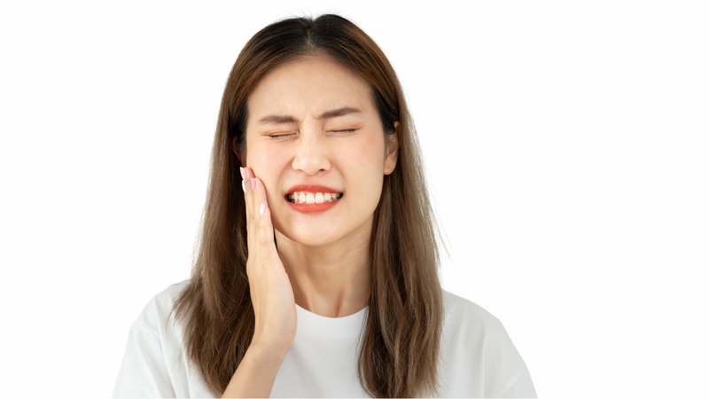 Đau nhức răng là dấu hiệu cho thấy răng hàm trong cùng có thể đã bị sâu
