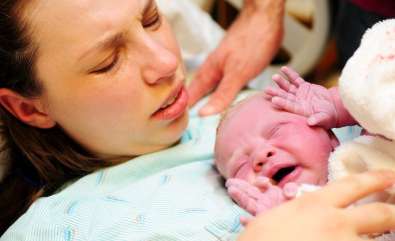 Sau sinh bao lâu thì cho bé bú? Lợi ích của việc cho bé bú sớm 1