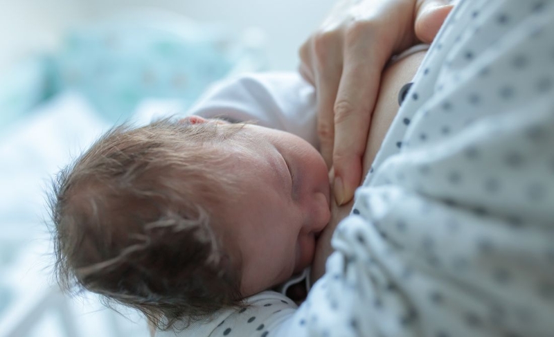 Sau sinh bao lâu thì cho bé bú? Lợi ích của việc cho bé bú sớm 2