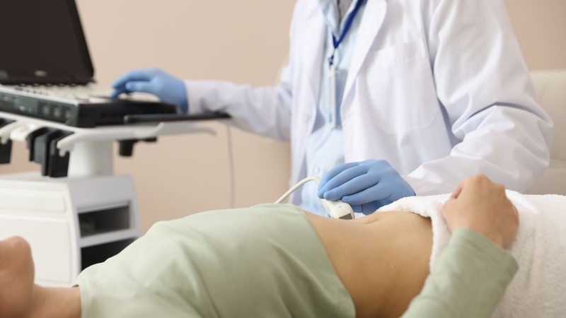 Sản phụ bị đau bụng dữ dội hoặc kéo dài nên được thăm khám sớm