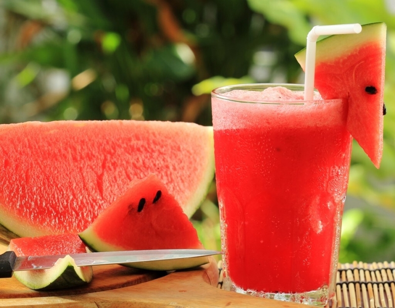 Sau sinh uống nước ép dưa hấu được không và những lưu ý mẹ cần biết 1