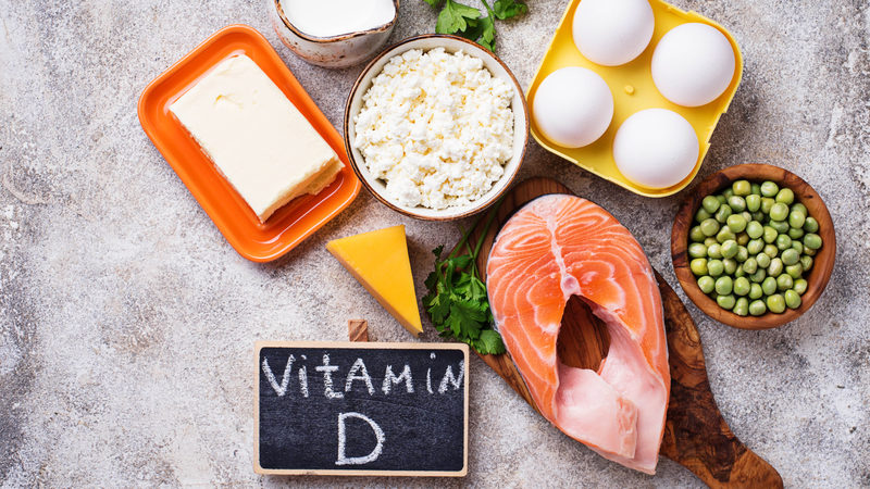 Vitamin D hỗ trợ cơ thể hấp thu canxi và góp phần duy trì xương chắc khỏe
