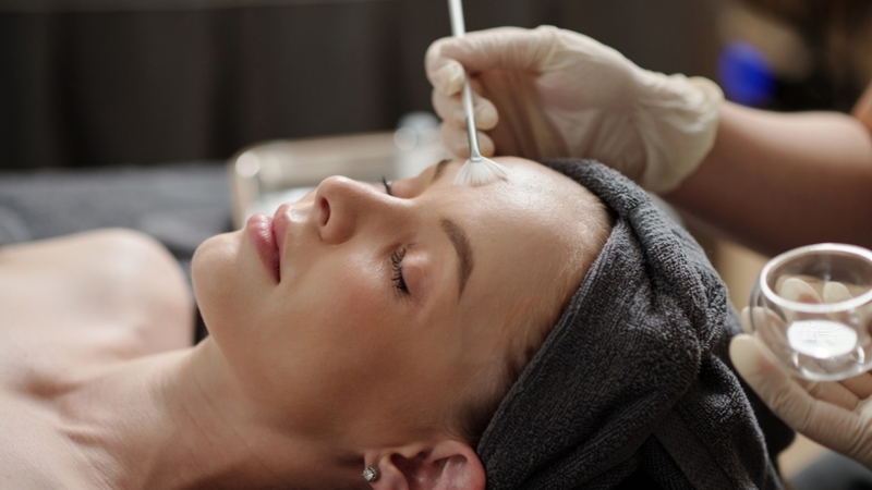 Peel nông giúp tái tạo da và cải thiện sẹo rỗ nhẹ theo liệu trình