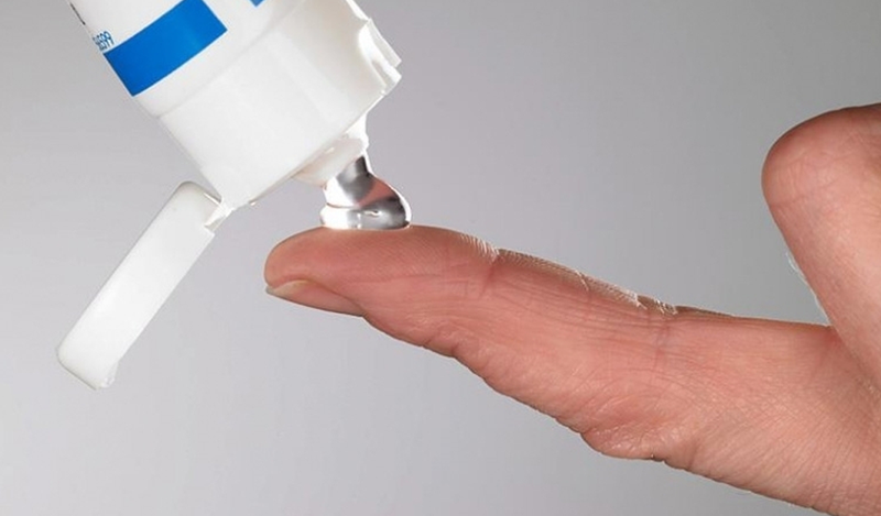 Thuốc làm mờ sẹo thâm ở chân