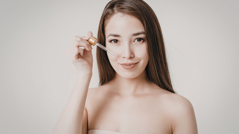 Sử dụng serum chứa acid đúng cách 2–3 lần/tuần