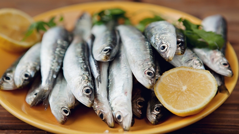 Một khẩu phần cá mòi có thể cung cấp lượng đáng kể vitamin D