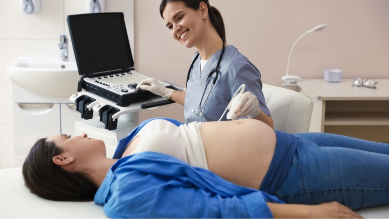 Bác sĩ chỉ định siêu âm 4D vào thời điểm phù hợp với giai đoạn phát triển của thai nhi