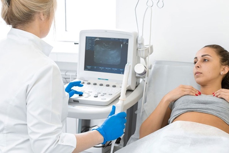 Siêu âm buồng trứng là kỹ thuật khá phổ biến khi chị em đi kiểm tra sức khỏe
