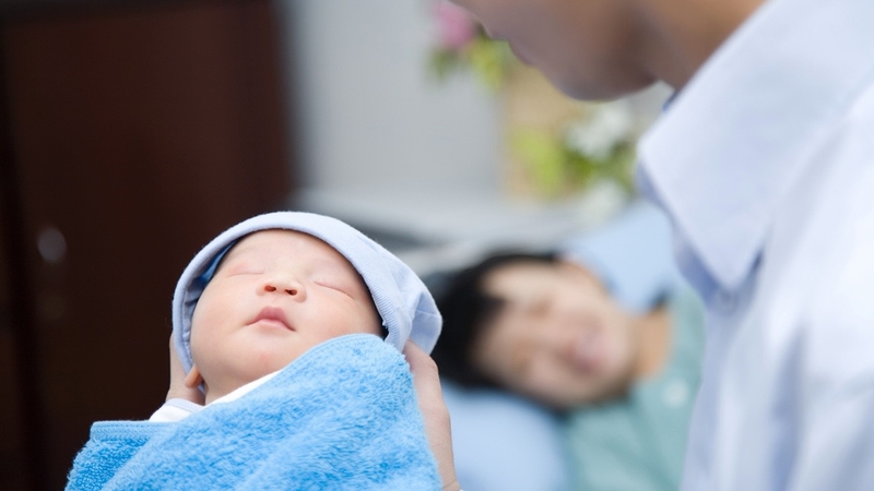 sinh-con-bang-giac-hut-loi-ich-va-rui-ro-can-biet 3