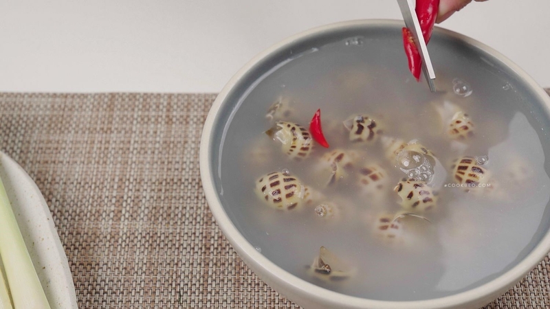 Sinh mổ bao lâu thì ăn được ốc? Cách sơ chế ốc an toàn và sạch sẽ cho mẹ sau sinh 5