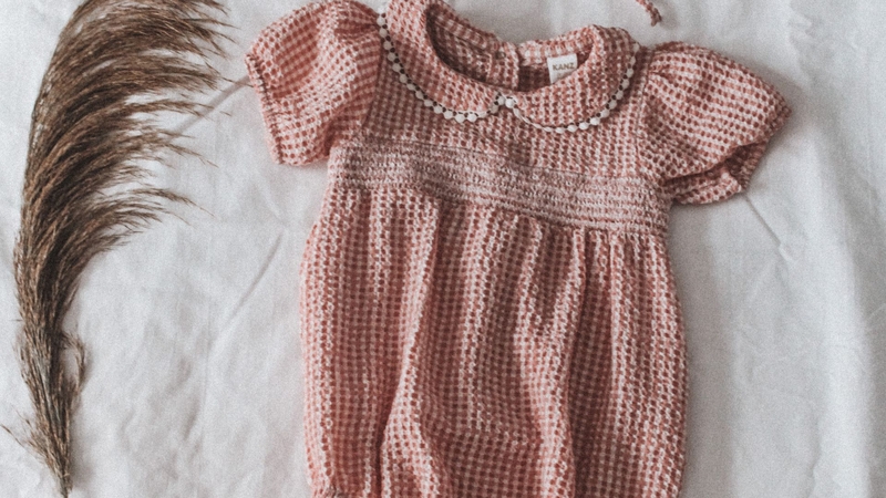 Kiểu dáng và độ co giãn của vải ảnh hưởng đến việc chọn size 100 có phù hợp không