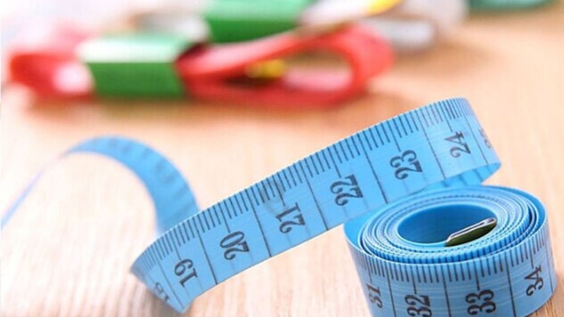 Đo kích thước cơ thể của bé giúp bạn lựa chọn size quần áo phù hợp