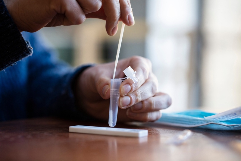 Trẻ em tiếp xúc F0, khi nào test và có cần test lại không?3