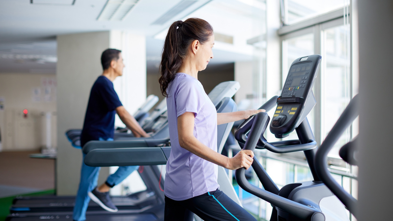 Tập luyện khi còn lớp trang điểm có thể làm tăng nguy cơ bít tắc lỗ chân lông