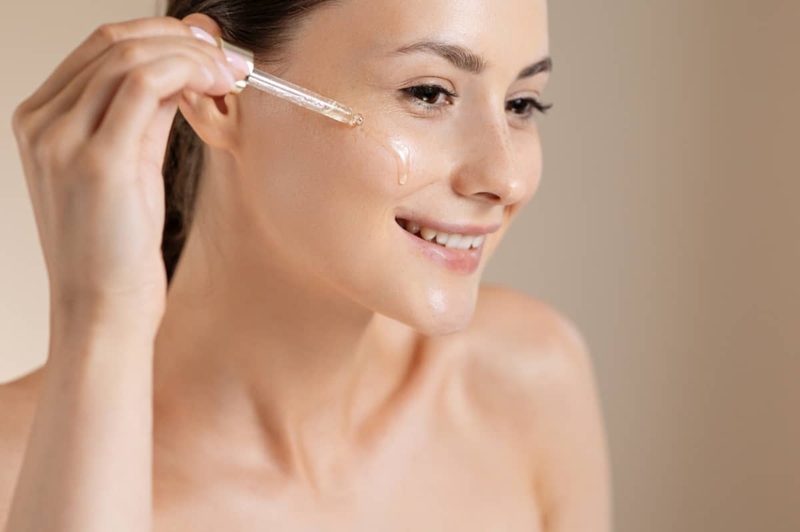 Kiên trì sử dụng sản phẩm chứa Retinol giúp da đều màu, sáng khỏe