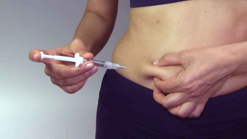 Tiêm kích trứng là kỹ thuật sử dụng các hormone tiêm vào cơ thể nhằm thúc đẩy quá trình phát triển của nang trứng và tăng số lượng nang trứng