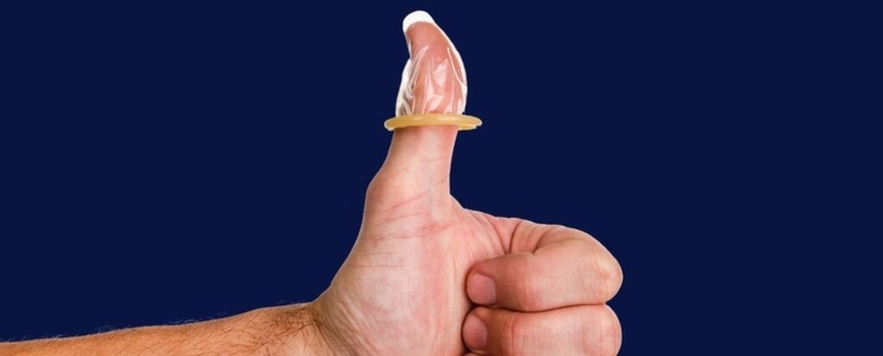 Dùng bao cao su khi quan hệ để tránh nguy cơ nhiễm viêm gan B