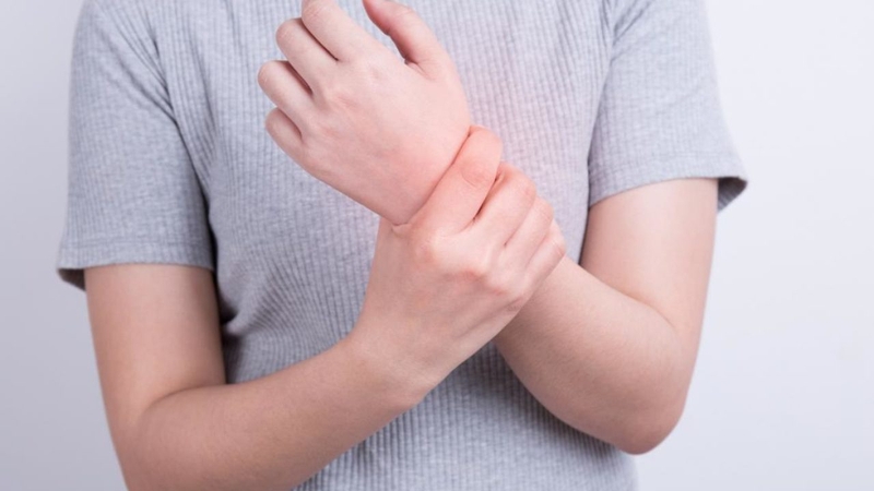 Sơ cứu bong gân cổ tay tại nhà hiệu quả3