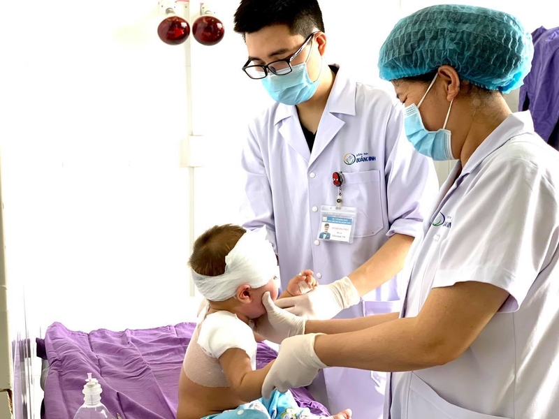 Cha mẹ không biết cách xử lý sẽ khiến vết thương bỏng nước sôi ở trẻ trở nên càng thêm nghiêm trọng