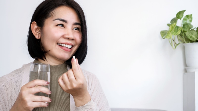 So sánh chi tiết để biệt nên uống Transino trắng hay xanh?