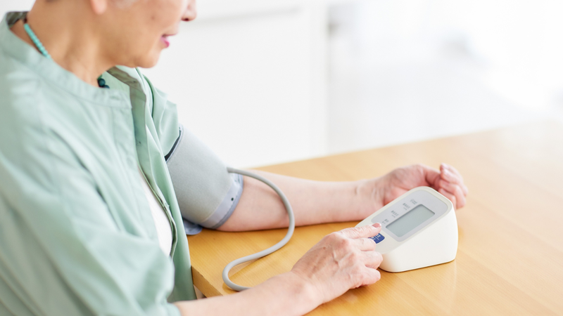 Omron HEM 7120 sở hữu tính năng quan trọng là phát hiện nhịp tim không đều