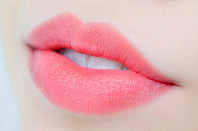 So sánh phun môi pha lê và phun môi collagen. Nên chọn kỹ thuật nào? 2