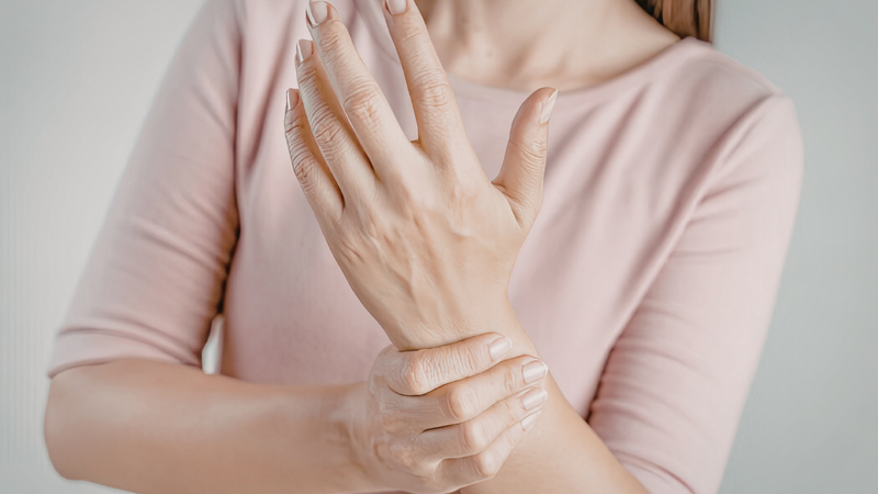 Salonpas và Salonsip không thay thế điều trị y tế khi đau kéo dài