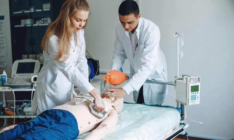 Sốc điện ngoài lồng ngực và 3 bước thực hiện trong cấp cứu 3