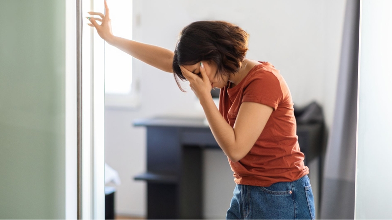 Hoa mắt choáng váng là dấu hiệu điển hình khi bị sốc nhiệt lạnh