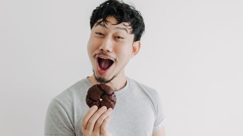 Socola kích thích hệ thống phần thưởng trong não, tạo cảm giác dễ chịu tạm thời