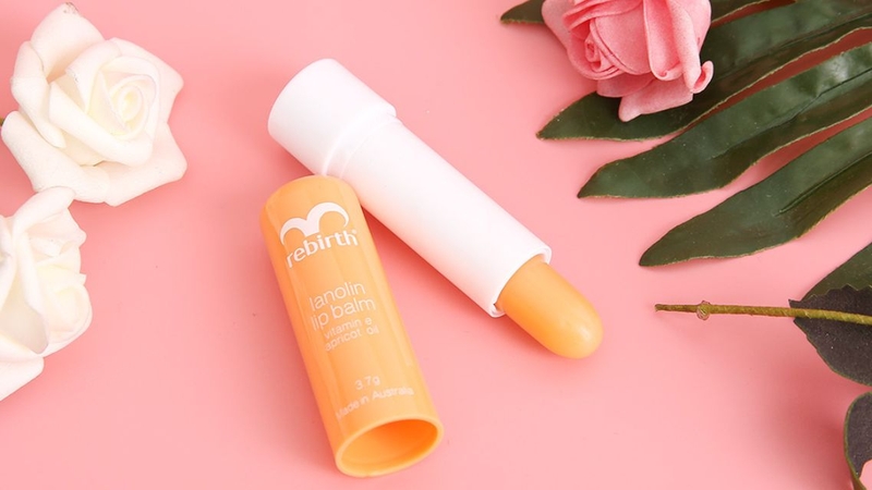 Son dưỡng cho bà bầu này có công thức dịu nhẹ, hợp với cả làn môi nhạy cảm