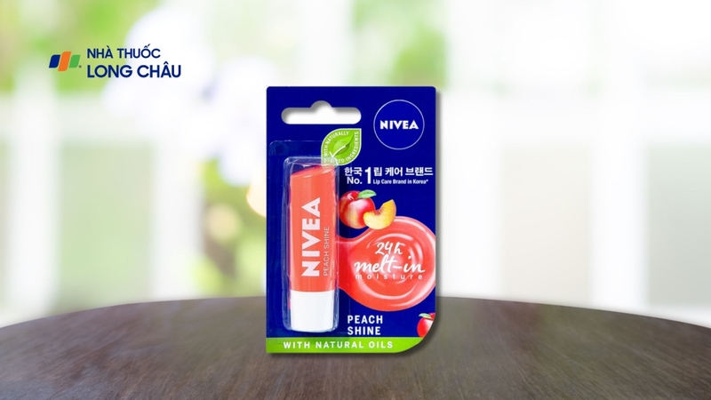 Son dưỡng ẩm Nivea Peach Shine 4.8g là sản phẩm chăm sóc môi giúp bổ sung độ ẩm