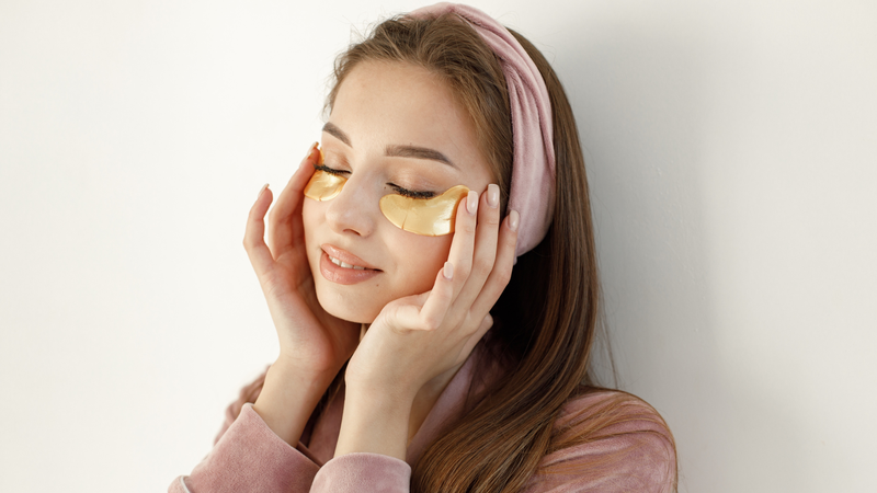 Nên ưu tiên các sản phẩm chuyên dụng dành cho vùng mắt nếu muốn khắc phục quầng thâm