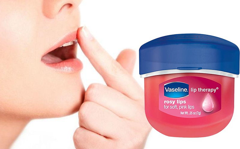 Son dưỡng Vaseline có trị thâm môi không?