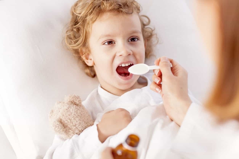 Dùng thuốc hạ sốt sai cách cũng khiến tình trạng không thuyên giảm