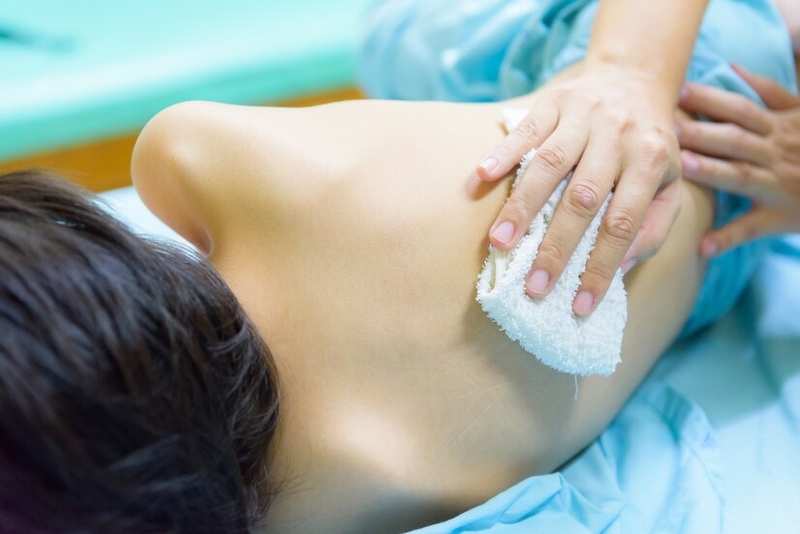 Mách mẹ bỉm cách chăm sóc trẻ sốt phát ban khoa học và an toàn 3