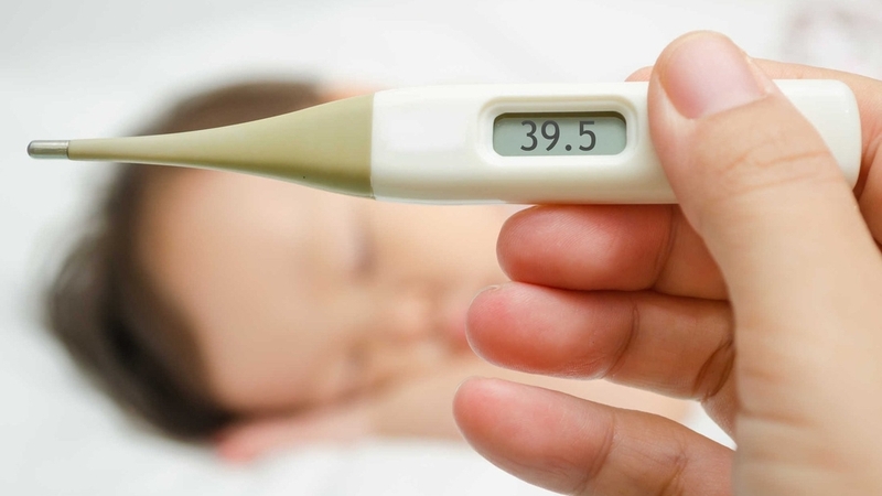 Sốt virus có phải uống kháng sinh không? Lưu ý khi chăm sóc bệnh nhân bị sốt virus 1