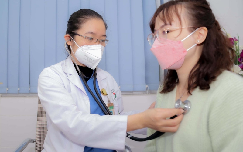 Khi nhận thấy các triệu chứng của sốt virus, người bệnh cần lưu ý đi khám và điều trị bệnh càng sớm càng tốt